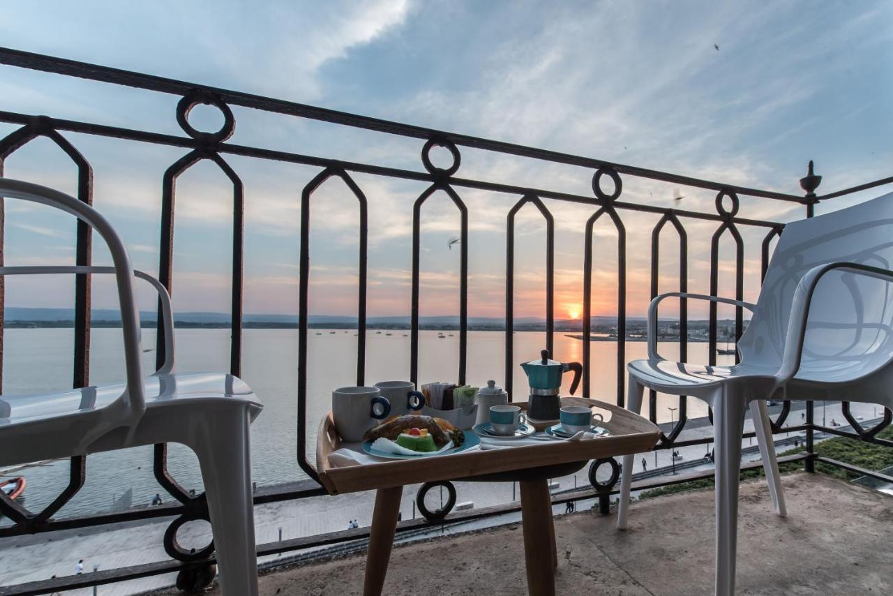 Duomo Seaside Deluxe Apartment By Ortigia Apartments Syracuse Exterior foto