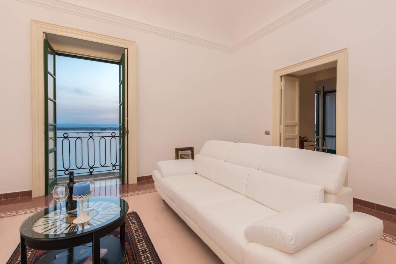 Duomo Seaside Deluxe Apartment By Ortigia Apartments Syracuse Exterior foto